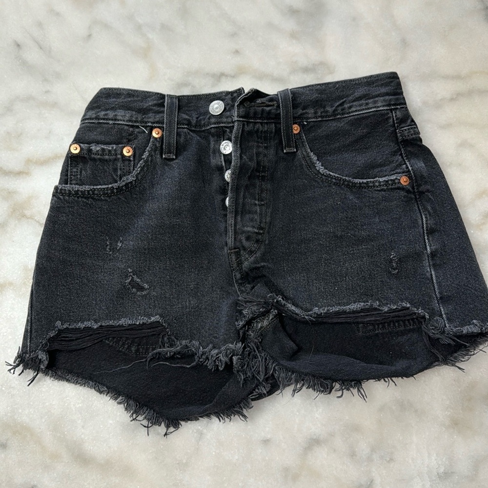 Black Levi’s Jean short high waisted